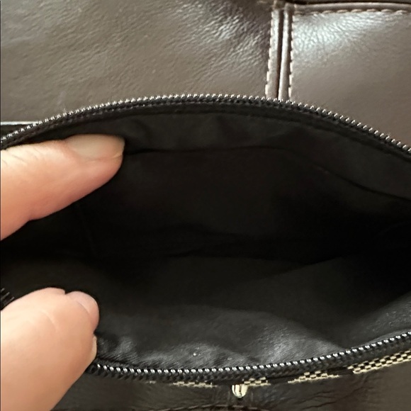 Coach wristlet - Picture 3 of 3